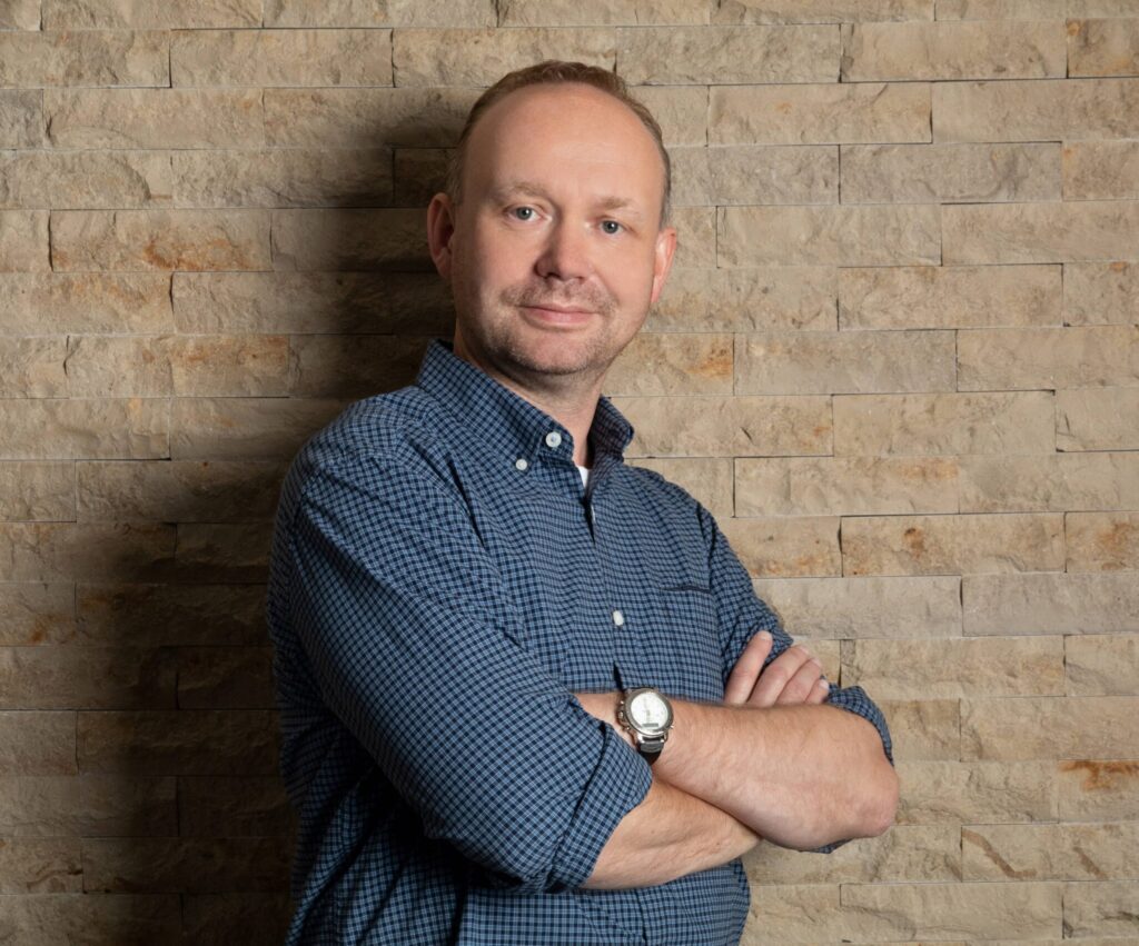 Porträt von Andree Linker auf der Über uns-Seite von text-klar – Gründer, Personalberater, Verantwortlicher für klare Strukturen und pragmatische Lösungen